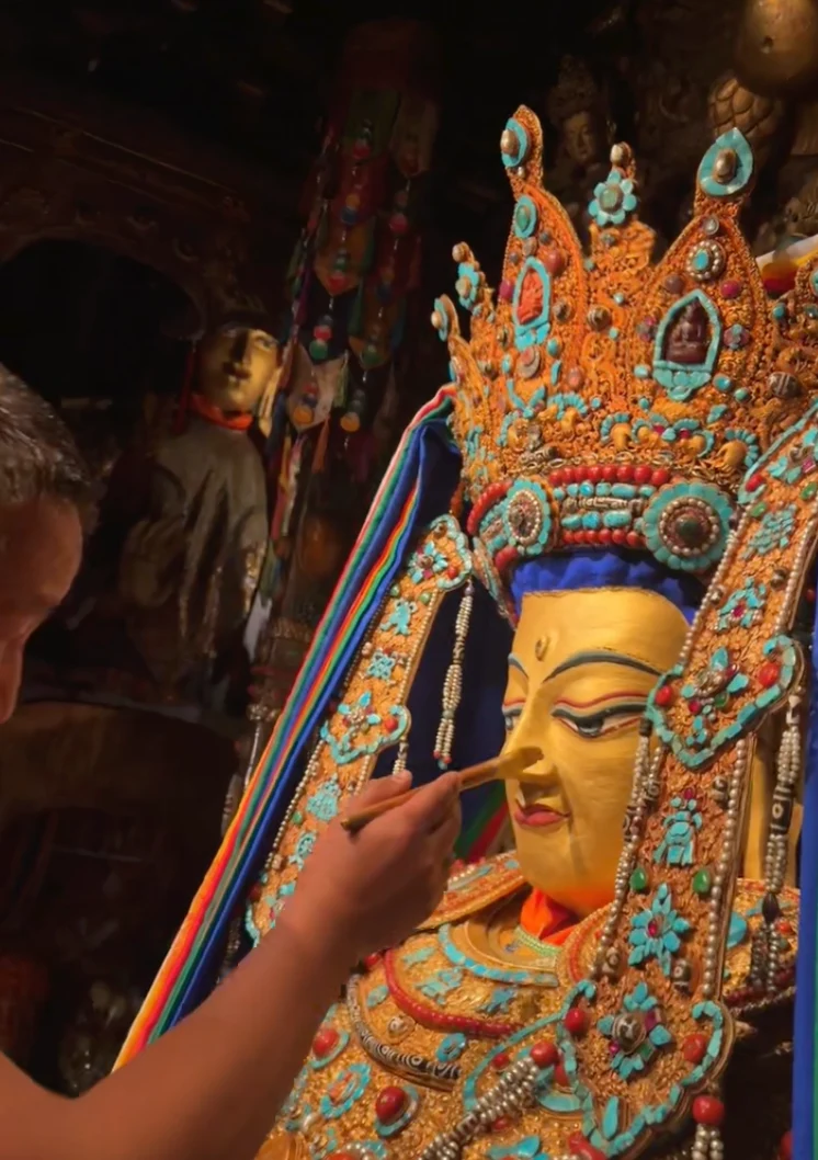 Jokhang Temple Jowo Buddha Gold Leaf Application