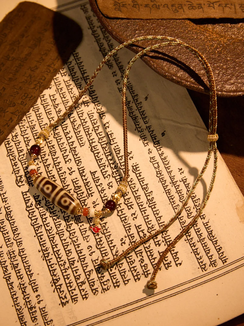 Unshaken Ground Agate Earth Gate Four-Eyed Tibetan Dzi Bead Necklace