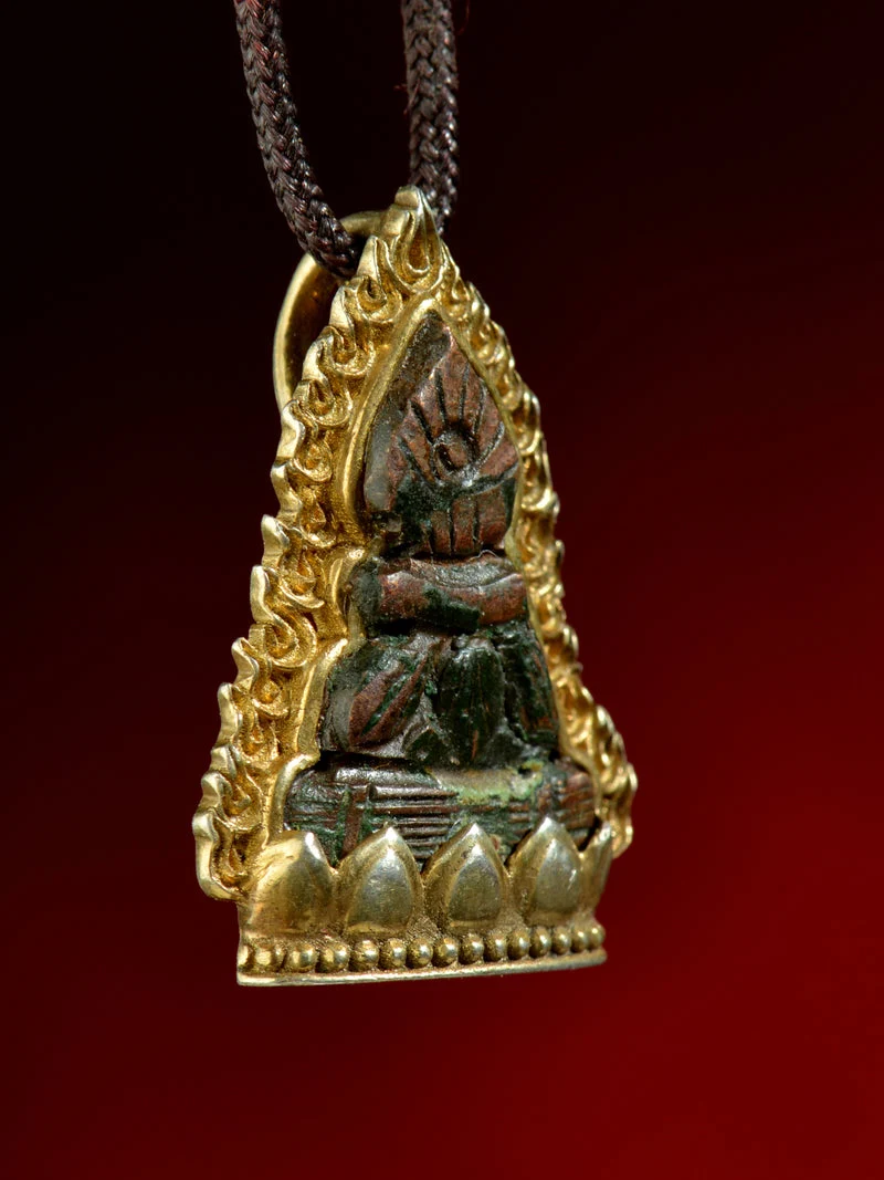 Qing Dynasty Sun and Moon Mani Jewel Thokcha Necklace